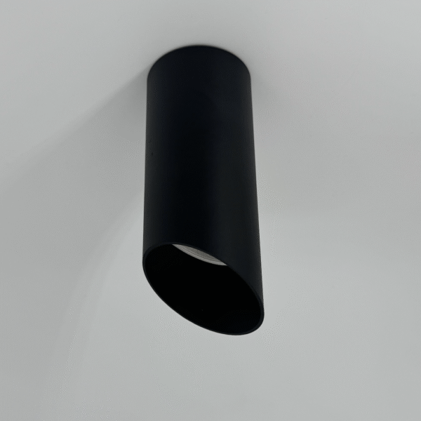 DNK შავი მრგვალი გადაჭრილი ზედაპირული წერტილოვანი სანათი GU10 ცვლადი ნათურით თანამედროვე და ელეგანტური დიზაინით