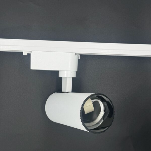 რელსის სანათი – თეთრი კორპუსი, ცვლადი ნათურით, LED Spot (ფართო გაშლა)